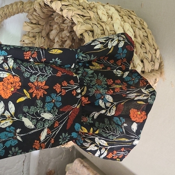 NWT  ROMEO AND JULIET COUTURE COLD SHOULDER SM Black Floral - Picture 5 of 10